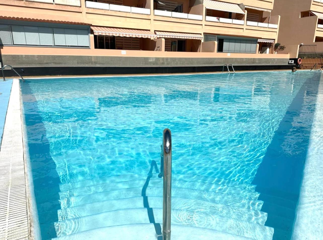 Los Cristianos Piscina Y Terraza Exterior photo